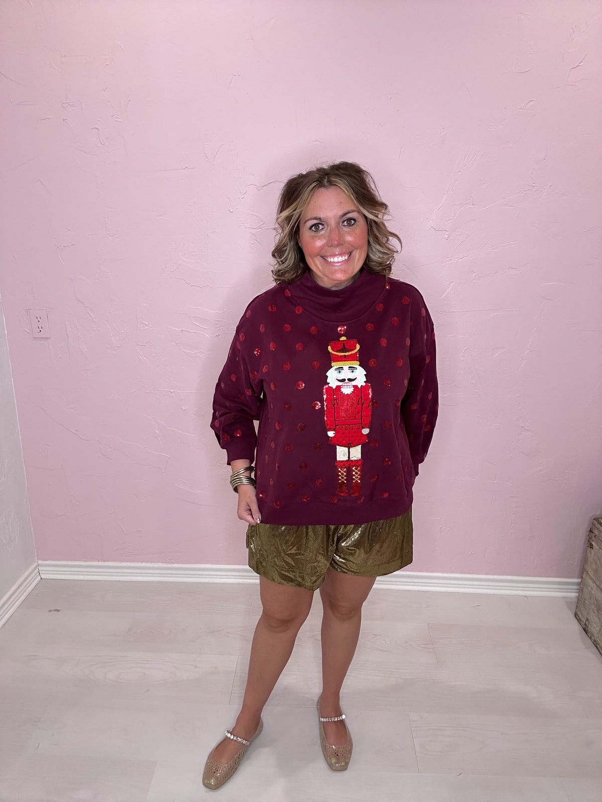 RED POLKA DOT QUEEN CARD MOCKNECK