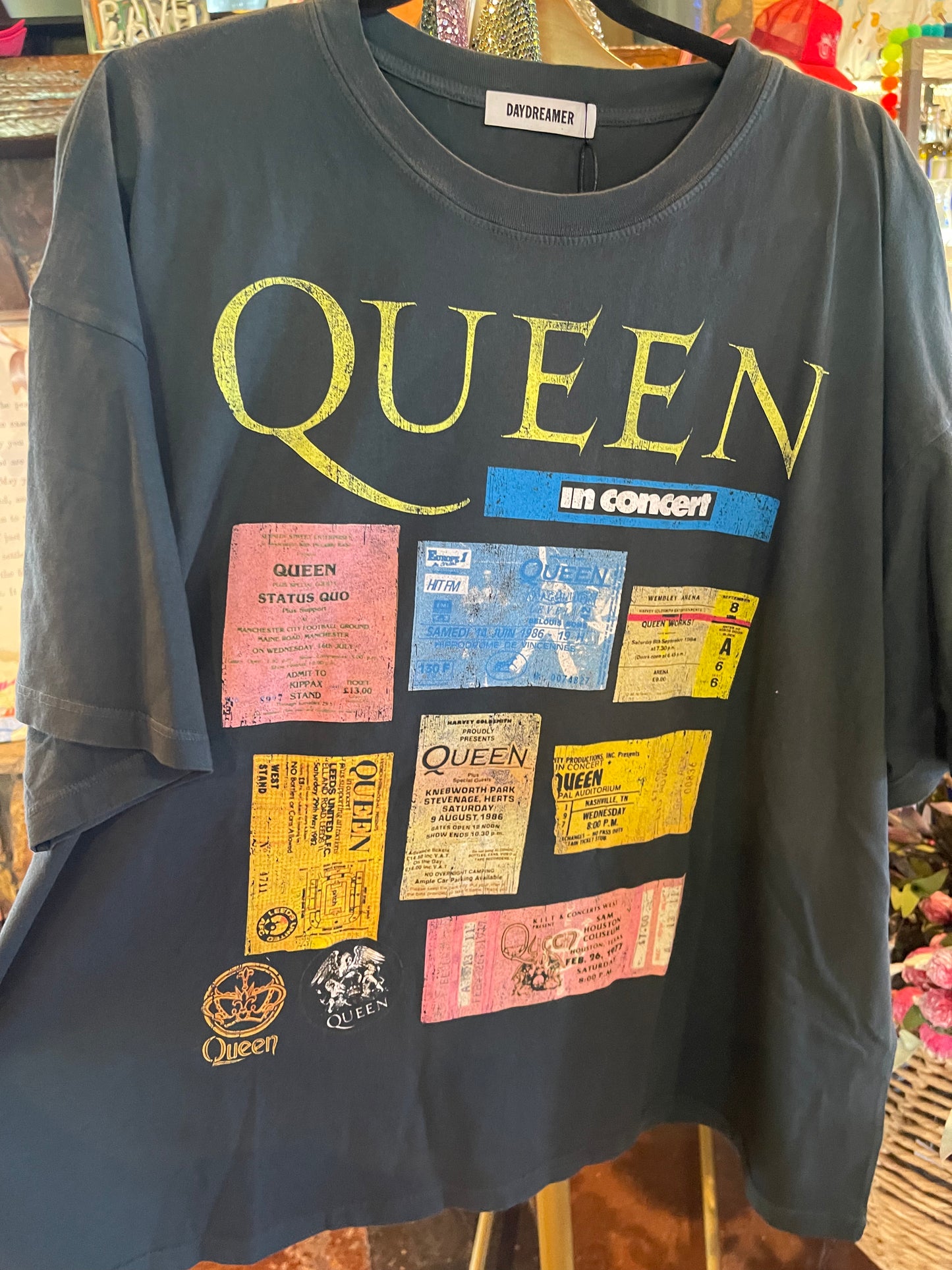 QUEEN TICKET